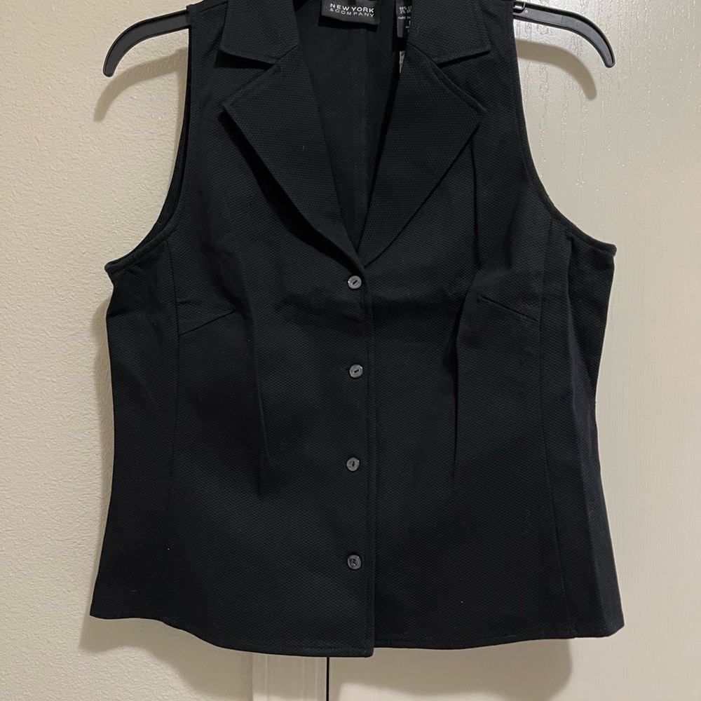 New York & Company Black Sleeveless Button Down Shirt NWT size  M
